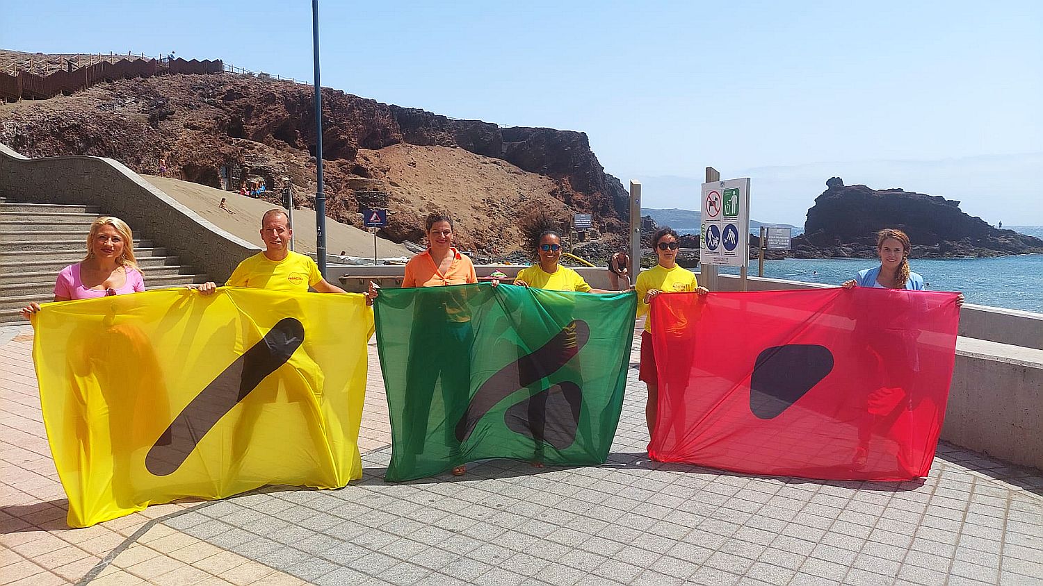 El Burrero fomenta la inclusión de personas con daltonismo con la nueva señalización de banderas