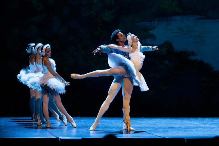 El Ballet Clásico de Cuba representa ‘El lago de los cines’  este jueves y viernes en el teatro Víctor Jara