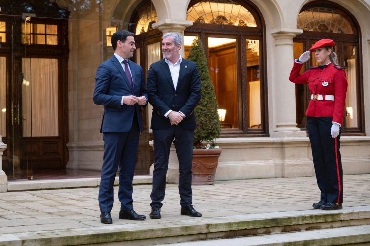 Canarias y Euskadi buscan avanzar con las comunidades del Estado en la distribución extraordinaria de menores no acompañados