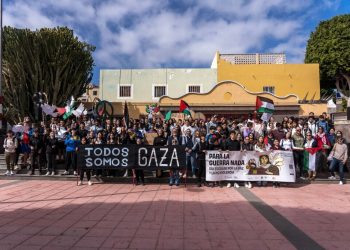 Santa Lucía celebra el Día de la Paz recordando a Palestina, el Sáhara y a las  mujeres afganas