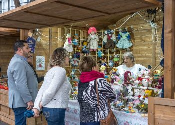 La Feria de Artesanía ofrece en la Avenida de Canarias piezas únicas de artesanos y artesanas del municipio