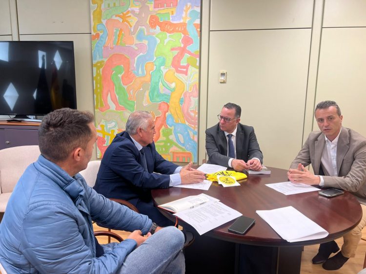 El Ayuntamiento y la Consejería de Educación del Gobierno de Canarias mantienen un encuentro de trabajo en torno a la celebración del centenario del Pleito de La Aldea