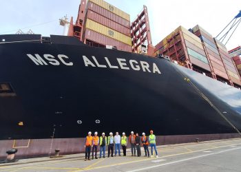 Calzada visita el MSC Allegra, uno de los mayores portacontenedores del mundo
