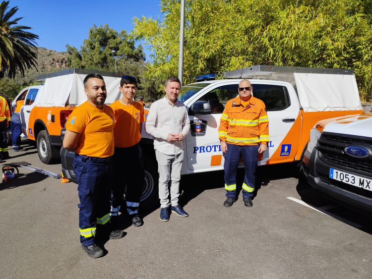 Protección Civil de Telde recibe un vehículo y equipamiento para hacer frente a incendios forestales, inundaciones y temporales