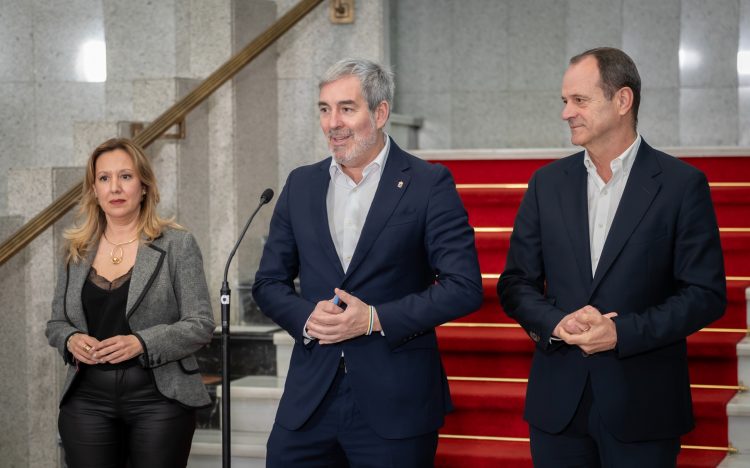 Clavijo cierra filas con cabildos, ayuntamientos y universidades en la estrategia canaria de vivienda