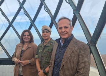 Beatriz Calzada visita la Base Militar General Alemán Ramírez y el Faro de La Isleta