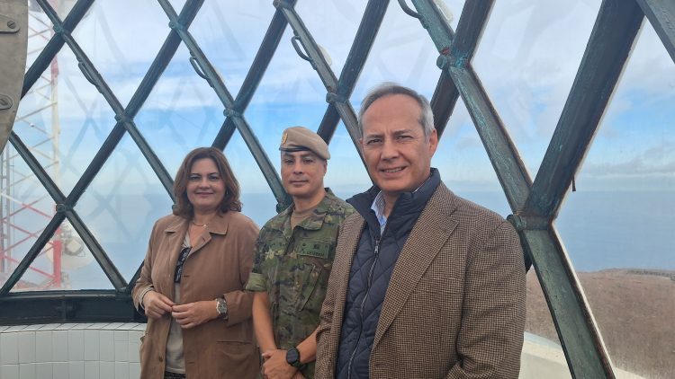 Beatriz Calzada visita la Base Militar General Alemán Ramírez y el Faro de La Isleta