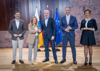 Clavijo: “El convenio firmado entre el Gobierno y el Cabildo de Tenerife impulsará la construcción de 257 viviendas”