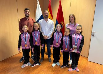 El alcalde de Telde felicita a las medallistas de bronce nacionales del Club Attenya