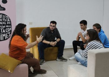 Los jóvenes de Agüimes convierten en un juego el arte de narrar cuentos