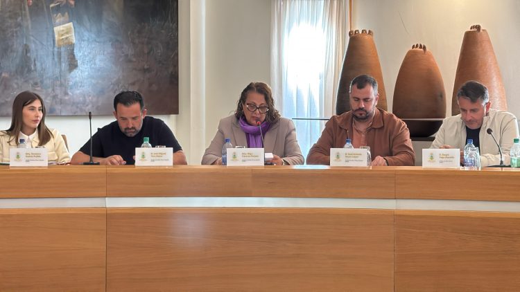 El pleno municipal condena la violencia machista y defiende la igualdad de derechos de las mujeres
