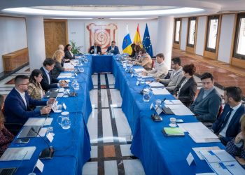 El Gobierno suma a universidades, expertos, empresarios y sindicatos al mayor foro de diálogo sobre el reto demográfico