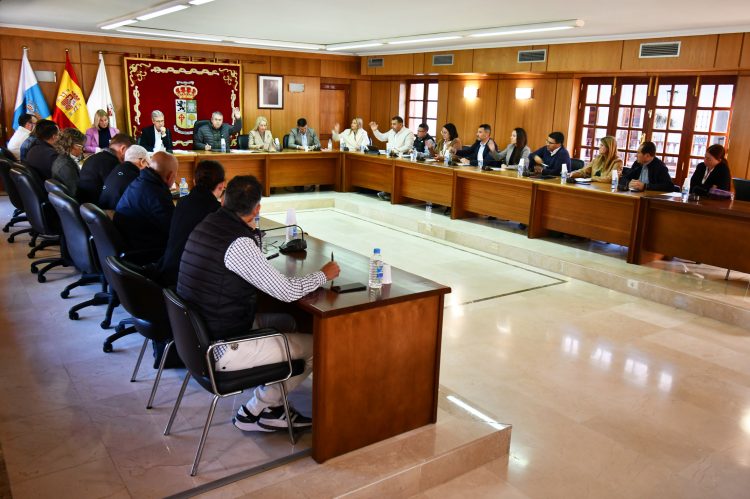 El Ayuntamiento prevé una nueva cubierta para la Piscina Municipal de Aldea Blanca