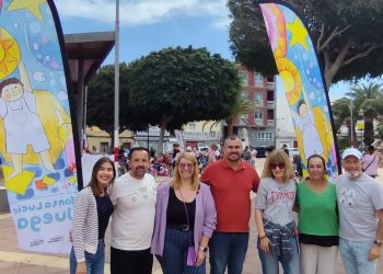La plaza del Cruce de Sardina se llena de color e ilusión en una nueva jornada de “Santa Lucía Juega”