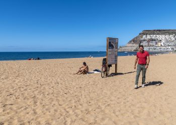 Costas concede a Mogán la gestión de los servicios de temporada en la playa de Tauro