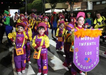 Cientos de personas se unen a la algarabía del Desfile Inaugural del Carnaval de Agüimes