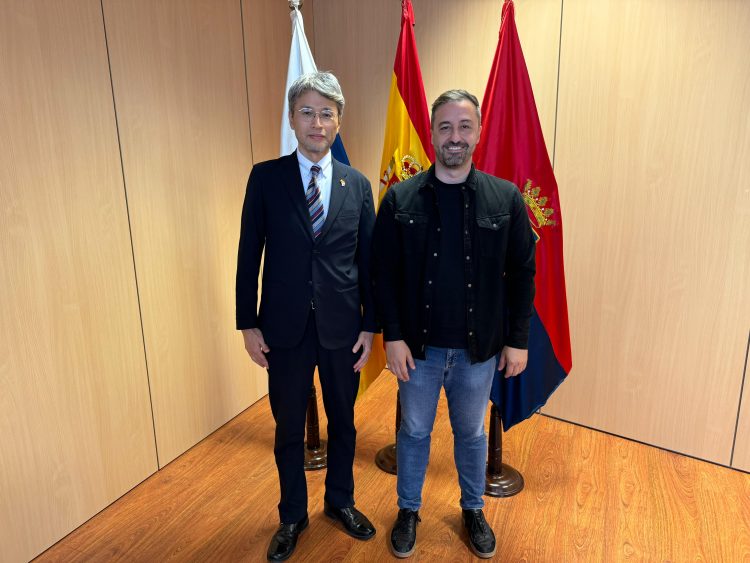 El cónsul de Japón en Canarias agradece a Telde la difusión de la cultura manga en el Carnaval de la ciudad
