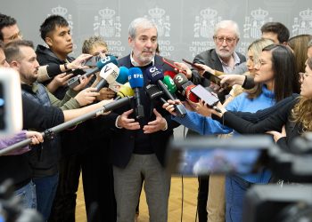 Clavijo destaca el acuerdo con la ministra de Infancia sobre la propuesta de distribución de menores no acompañados