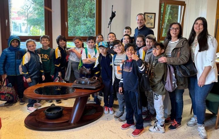 El alumnado del colegio Roque Aguayro se entrevista con el alcalde de Agüimes