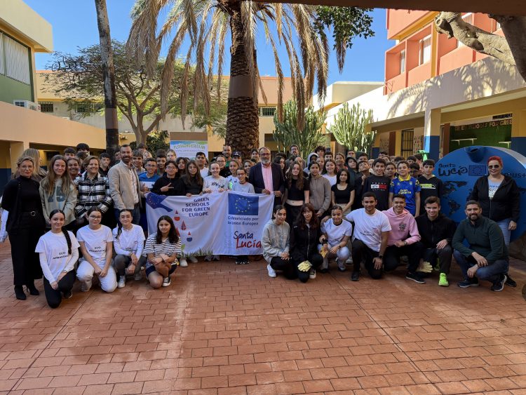 Un programa educativo para cuidar el planeta, empezando por el solar junto de IES Santa Lucía