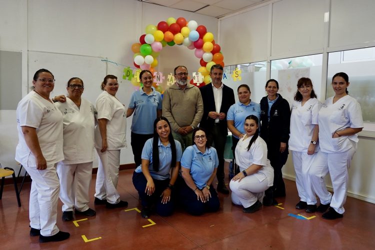 El alumnado del PFAE Atención Social muestra su trabajo de atención a personas mayores en la Escuela Taller