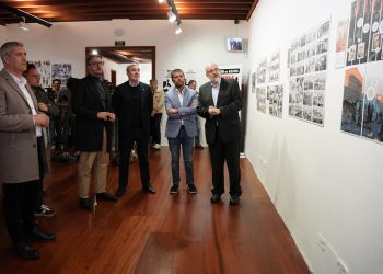 Clavijo alaba el compromiso de los artistas con poner el foco sobre el drama migratorio