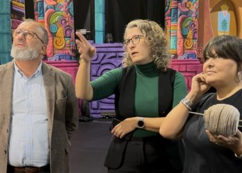 El teatro Víctor Jara se convierte en un templo azteca como escenario para el pregón y la alegoría del Carnaval