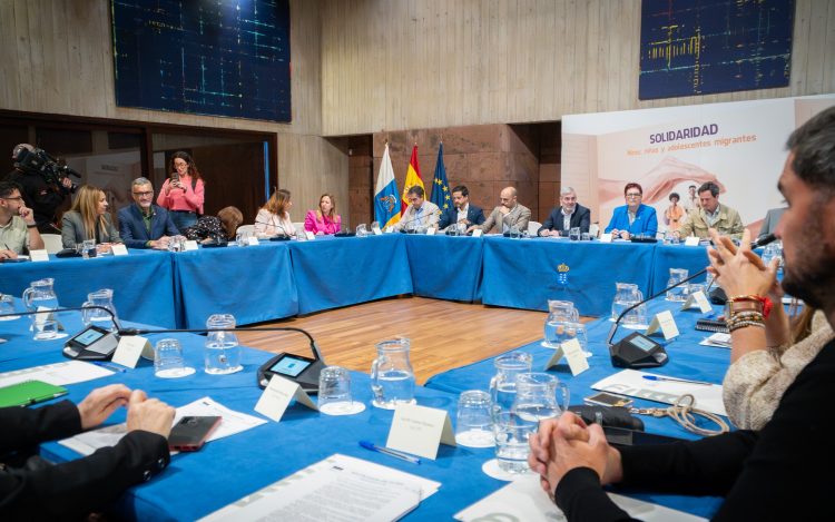 Canarias convocará a todas las ONG nacionales para analizar la respuesta “de país” a los menores migrantes