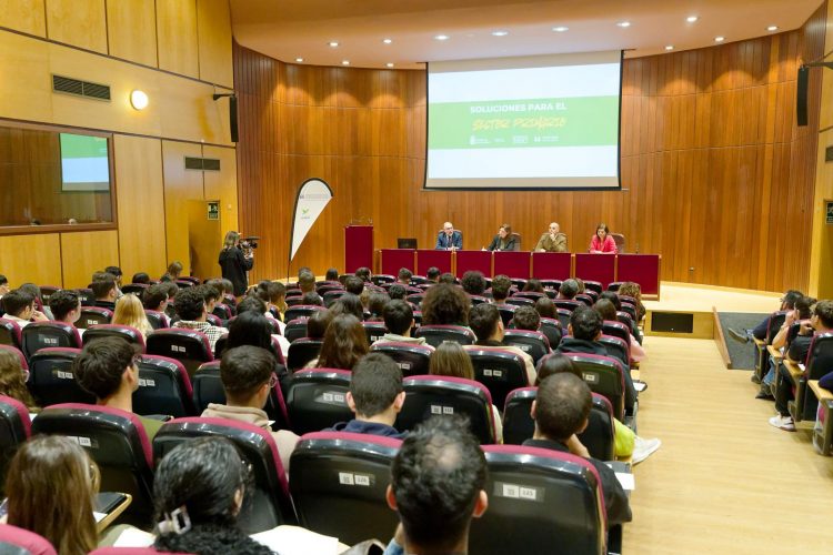 El Gobierno destaca que la innovación y el conocimiento son claves para abordar los retos del sector primario
