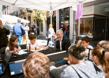 Clavijo comparte jornada un año más con escolares de todas las islas en el proyecto ‘De Palique, tu radio en la calle’