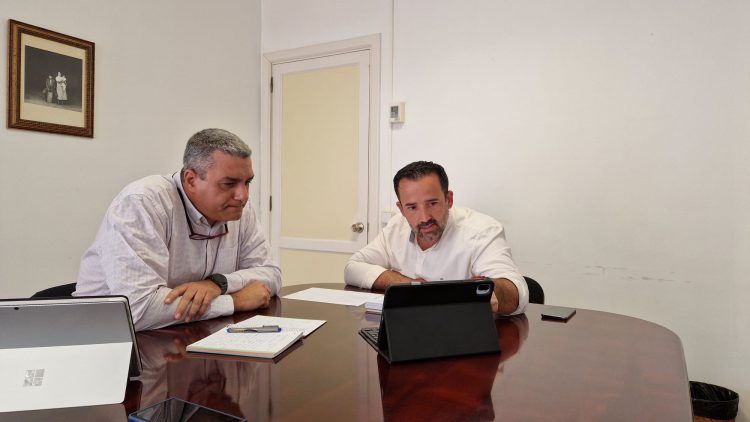 El Ayuntamiento y el Consejo Insular de Aguas acuerdan mejorar las redes de distribución del municipio