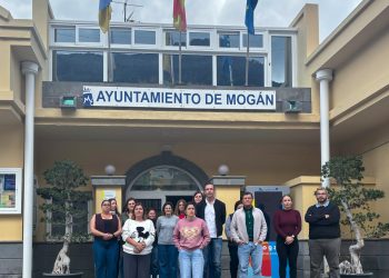 Mogán guarda un minuto de silencio en memoria de las víctimas del terrorismo