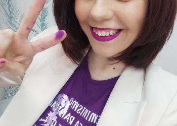 La escritora  feminista Myriam López enseña en Maspalomas a autopublicar libros