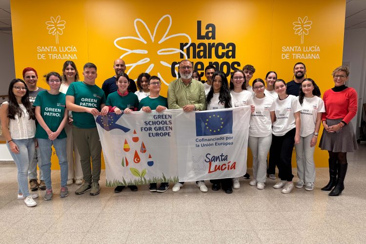 El Ayuntamiento muestra su respaldo al programa Erasmus del IES Santa Lucía por un deporte y arte sostenibles