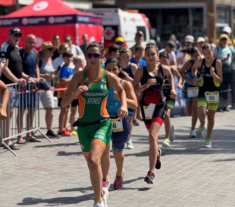 Karim Balli y Mia Leadbeater, vencedores de la categoría OPEN del  IV Acuatlón Mogán Runize