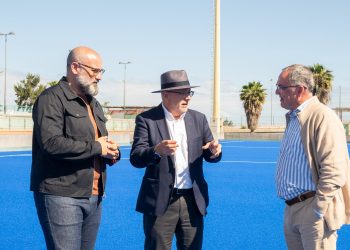 El presidente del Cabildo de Gran Canaria y el consejero de Deportes visitan el campo de hockey de Siete Palmas tras una inversión de más de 800.000 euros