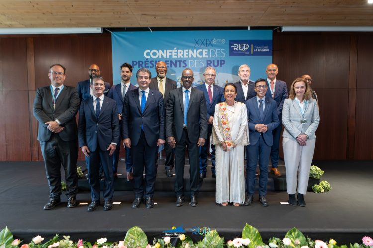 Clavijo ve en la nueva estrategia de Bruselas con las RUP una “oportunidad” para limitar la compra de viviendas