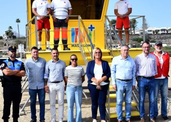 El servicio de vigilancia y salvamento de playas se renueva con otras 8 torretas