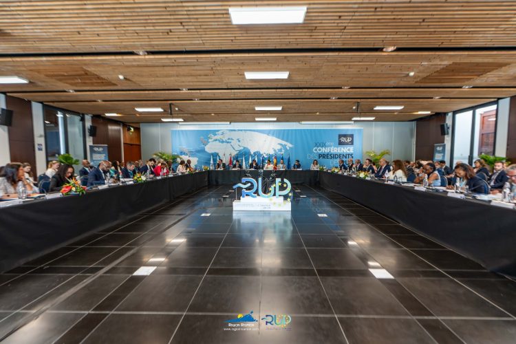 Canarias también eleva a la Comisión de Islas su estrategia para limitar la compra de viviendas a no residentes