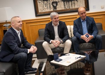 El presidente Clavijo anuncia la entrega de la Medalla de Oro de Canarias a la UD Las Palmas en su 75º aniversario