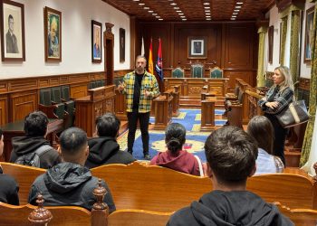 El alcalde abre las puertas de las Casas Consistoriales a alumnos del CIFP Villa de Agüimes
