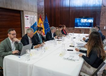 Clavijo espera que, en una semana, se disponga de un modelo para que los menores demandantes de asilo sean acogidos por el Estado