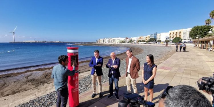 Arinaga se convierte en una de las 19 playas de Gran Canaria en contar con un tótem salvavidas
