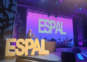 Una exposición de fotografías, los versos de Yeray Rodríguez y la Generación 21 abren el Espal