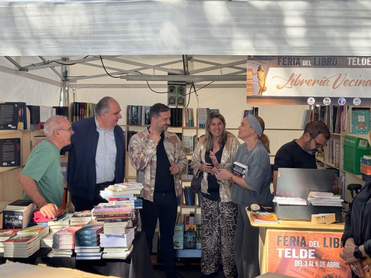 La Plaza de San Juan da rienda suelta a la imaginación con la apertura de la Feria del Libro de Telde 2025