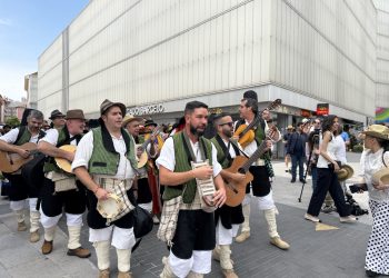Cerca de 500 personas participan en Madrid en  la Romería Canaria para celebrar el orgullo de quienes somos