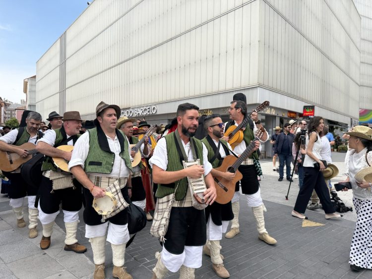 Cerca de 500 personas participan en Madrid en  la Romería Canaria para celebrar el orgullo de quienes somos