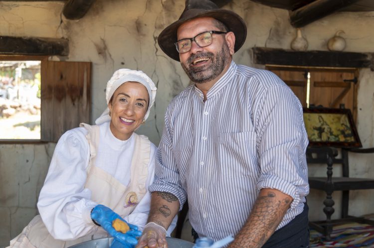 El Día de Canarias en Mogán sabe a gofio