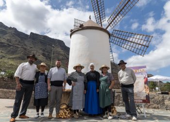 Gran feria de tradiciones con homenaje al gofio en Mogán por el Día de Canarias