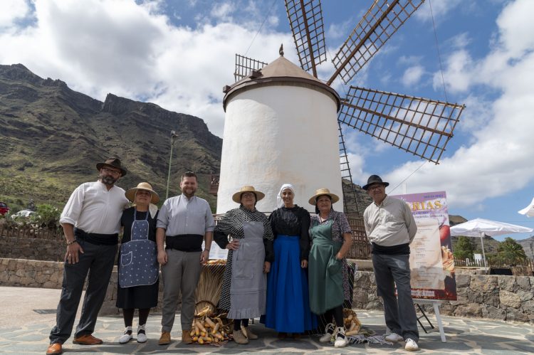 Gran feria de tradiciones con homenaje al gofio en Mogán por el Día de Canarias